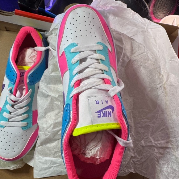 Nike Colorful Low-Top Sneakers - Picture 4 of 4